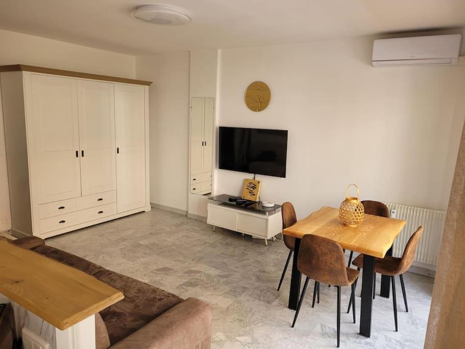 Studio Entre Plages Et Monaco Climatise Parking 罗克布吕讷-卡普马丹 外观 照片