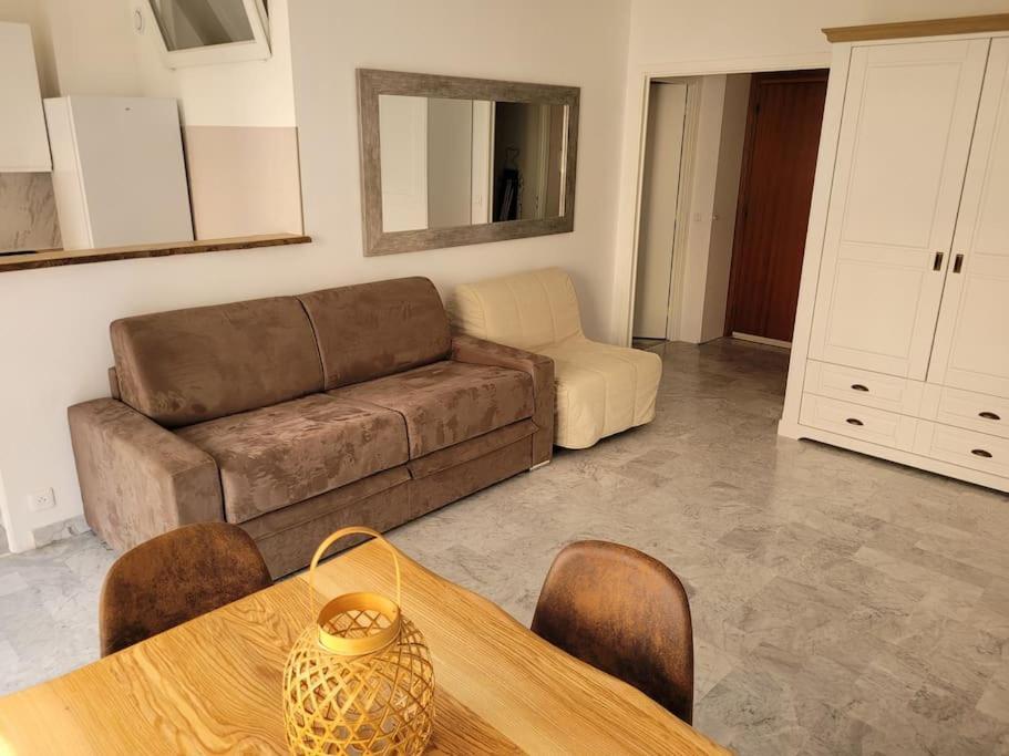 Studio Entre Plages Et Monaco Climatise Parking 罗克布吕讷-卡普马丹 外观 照片